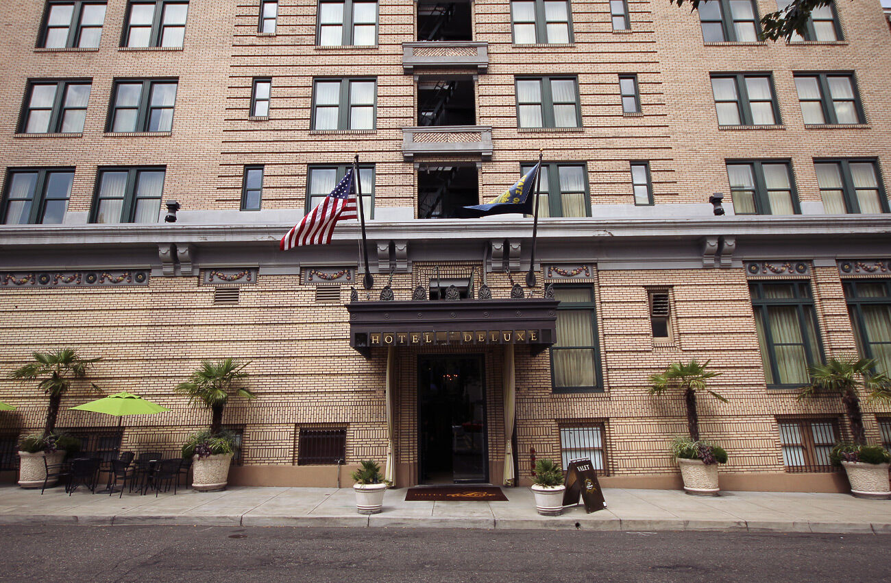 Hotel Deluxe Portland Bagian luar foto
